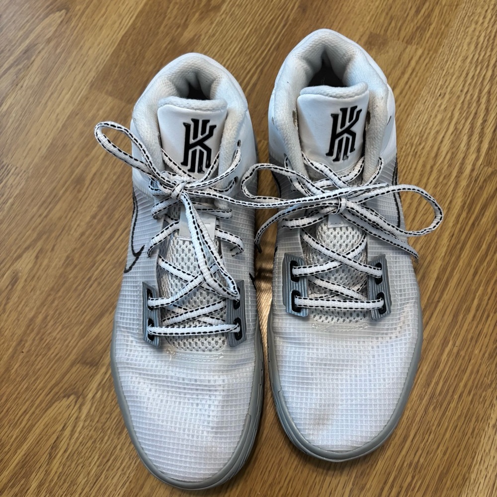 Nike Kyrie fly trap men’s basketball shoes sz 7 athletic casual everyday wear